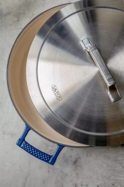 Saveur Selects Hapjespan Voyage - Classic Blue - ø 30 Cm / 4.2 Liter - Geëmailleerde Anti-aanbaklaag -Speciaalzaken Voor Keukengerei 1 3 13 scaled 1