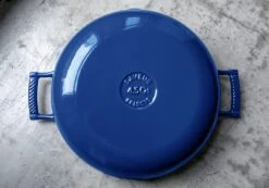 Saveur Selects Hapjespan Voyage - Classic Blue - ø 30 Cm / 4.2 Liter - Geëmailleerde Anti-aanbaklaag -Speciaalzaken Voor Keukengerei 1 5 13 scaled 1