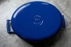 Saveur Selects Braadpan Ovaal Voyage - Classic Blue - ø 30 Cm - Geëmailleerde Anti-aanbaklaag -Speciaalzaken Voor Keukengerei 1 5 16 scaled 1