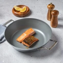 Saveur Selects Pannenset Voyage Series (Hapjespan ø 25 Cm + Koekenpan ø 30 Cm) - TriPly RVS - Inductie En Alle Andere Warmtebronnen -Speciaalzaken Voor Keukengerei 1200x1200 1 3