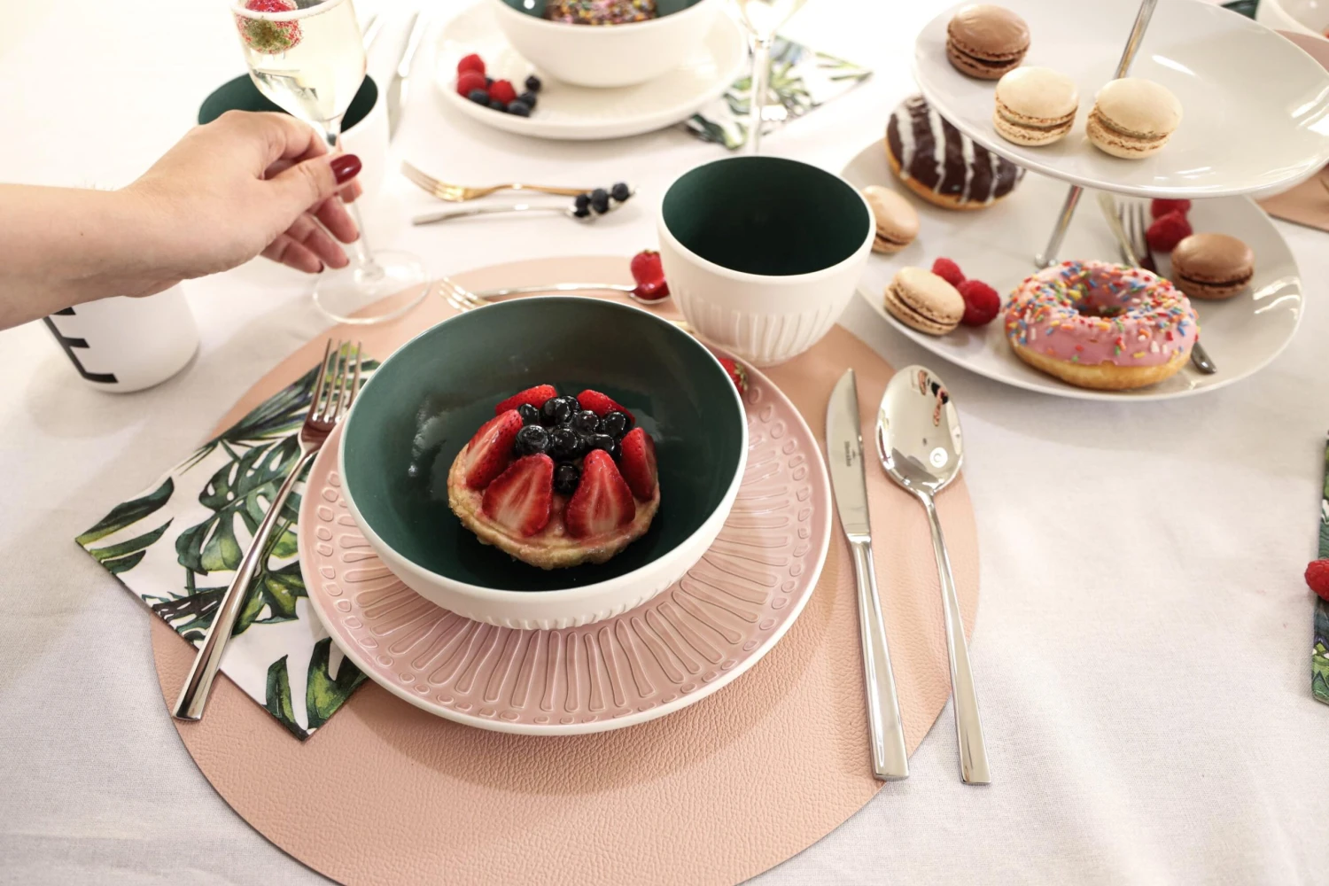 Jay Hill Placemats - Vegan Leer - Grijs / Roze - Dubbelzijdig - ø 38 Cm - 6 Stuks 7 Jay Hill Placemats - Vegan Leer - Grijs / Roze - Dubbelzijdig - ø 38 Cm - 6 Stuks - Afbeelding 5