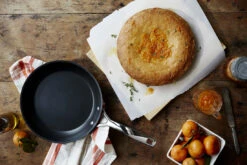 Le Creuset Koekenpannenset Les Forgées TNS - ø 24 En 28 Cm - Standaard Anti-aanbaklaag 16 Le Creuset Koekenpannenset Les Forgées TNS - ø 24 En 28 Cm - Standaard Anti-aanbaklaag -Speciaalzaken Voor Keukengerei 3453scr 929e23424a25489 1