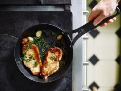 BK Koekenpan Black Steel - ø 28 Cm - Zonder Anti-aanbaklaag -Speciaalzaken Voor Keukengerei 3a0edf7e9fc57021e9247b0896c9f94040984ce9 BlackSteel 05 11 b93106 1