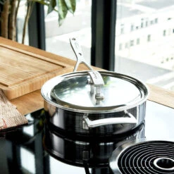 Demeyere Hapjespan Industry 5 - ø 24 Cm / 2.8 Liter + Deksel -Speciaalzaken Voor Keukengerei 40850 681 0 Lifestyle Image Product OS 750x750 1 1