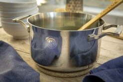 Saveur Selects Kookpan - TriPly RVS - ø 22 Cm / 4.7 Liter -Speciaalzaken Voor Keukengerei 4QT Casserole Lifestyle 1 scaled 1