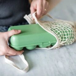 Koziol Eierdoos To Go Groen - 10 Eieren -Speciaalzaken Voor Keukengerei 7179 eggs to go 703 bag 1 os1