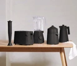 Alessi Filter-koffiezetapparaat Plissé - 1.5 Liter - Zwart - Michele De Lucchi - MDL14 B -Speciaalzaken Voor Keukengerei Alessi Plisse MDL06 07 08 09 10 B A4 3500pxl 3