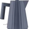 Alessi Waterkoker Plissé - Droogkookbeveiliging - Grijs - Michele De Lucchi - 1 Liter - MDL06/1 G 1 Alessi Waterkoker Plissé - Droogkookbeveiliging - Grijs - Michele De Lucchi - 1 Liter - MDL06/1 G -Speciaalzaken Voor Keukengerei MDL061 06 A4 3500pxl