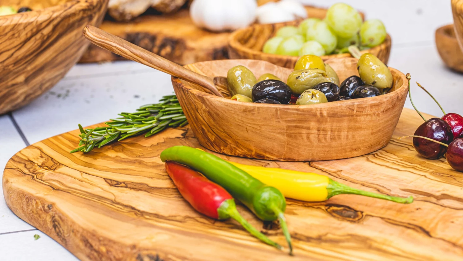 Jay Hill Serveerplank Tunea - Olijfhout - Met Schors - 33 X 15 Cm 5 Jay Hill Serveerplank Tunea - Olijfhout - Met Schors - 33 X 15 Cm - Afbeelding 3