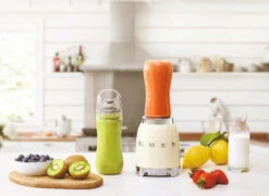 SMEG Smoothie Blender - Compact - Creme - 600 Ml - PBF01CREU -Speciaalzaken Voor Keukengerei WEB PBF01CREU L02.eps