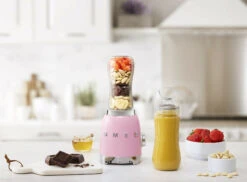 SMEG Smoothie Blender - Compact - Roze - 600 Ml - PBF01PKEU -Speciaalzaken Voor Keukengerei WEB PBF01PKEU L01.jpg