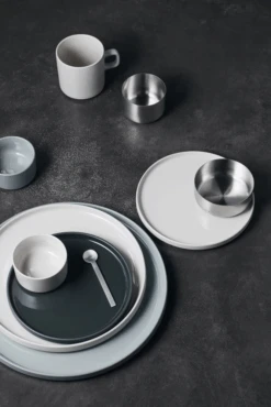 Blomus Schenkkan Pilare - Mirage Grey - 1 Liter -Speciaalzaken Voor Keukengerei blomus MIO servies 25