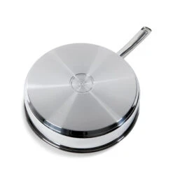 BK Hapjespan Met Deksel - Bright RVS - ø 28 Cm - Zonder Anti-aanbaklaag -Speciaalzaken Voor Keukengerei fc0dc2028d5d3253cc6eac1205cd79041df26e1e BK Bri SauteP 1pc CC005749 001 Base