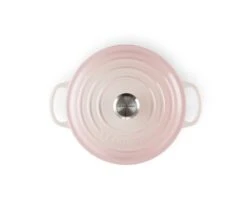 Le Creuset Braadpan Signature - Shell Pink - ø 24 Cm / 4.2 Liter 11 Le Creuset Braadpan Signature - Shell Pink - ø 24 Cm / 4.2 Liter -Speciaalzaken Voor Keukengerei le creuset sginature braadpan shell pink 24cm 1