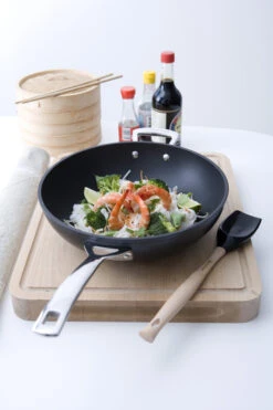 Le Creuset Wokpan Met Steel - Les Forgées TNS - ø 30 Cm / 4.7 Liter - Standaard Anti-aanbaklaag -Speciaalzaken Voor Keukengerei le creuset wokpan 26cm eten