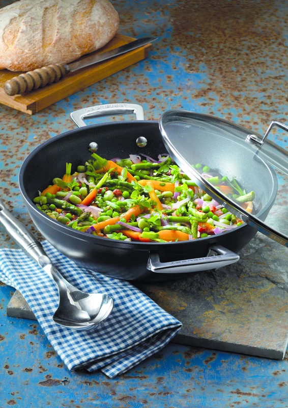 Le Creuset Wokpan Les Forgées TNS - ø 32 Cm / 6 Liter - Standaard Anti-aanbaklaag 4 Le Creuset Wokpan Les Forgées TNS - ø 32 Cm / 6 Liter - Standaard Anti-aanbaklaag - Afbeelding 2