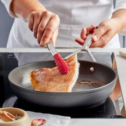 Demeyere Koekenpannen Alu Pro 5 - Duraslide Titanium - ø 20 + 24 Cm - Standaard Anti-aanbaklaag -Speciaalzaken Voor Keukengerei pdp masonry content demeyere alu pro dura 5 pan soft utensils 750x750