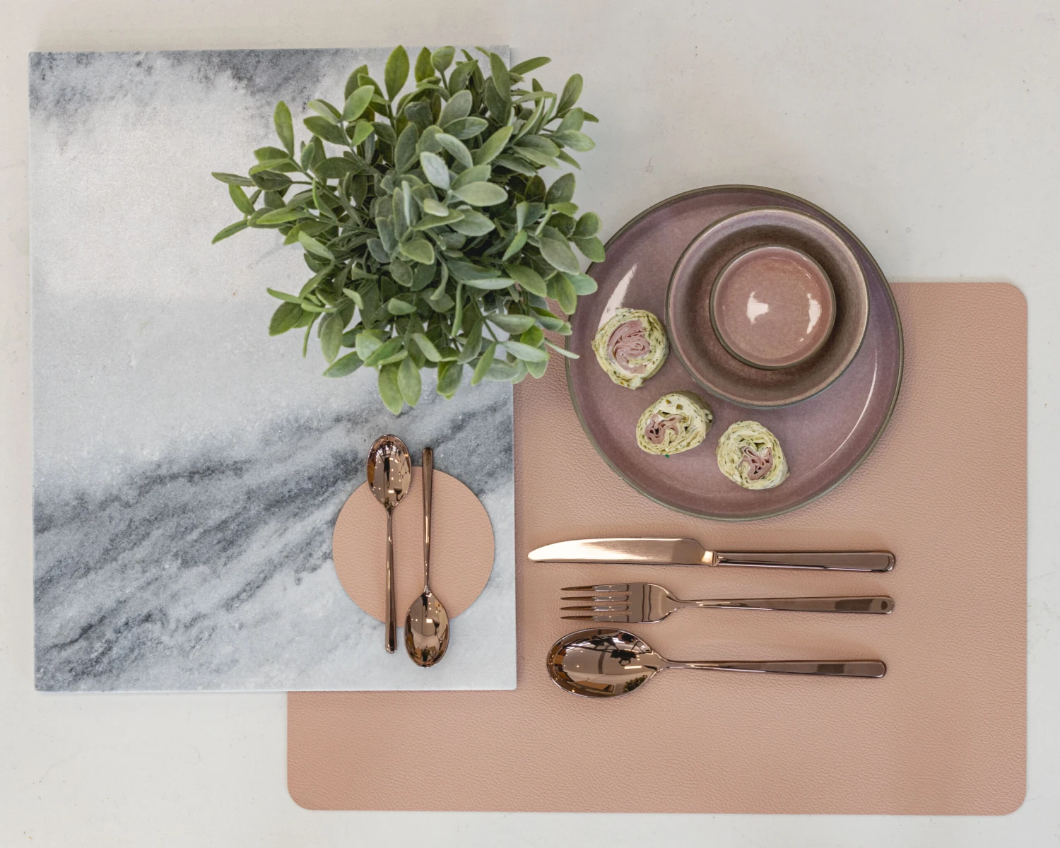 Jay Hill Placemats - Vegan Leer - Grijs / Roze - Dubbelzijdig - 46 X 33 Cm - 6 Stuks 5 Jay Hill Placemats - Vegan Leer - Grijs / Roze - Dubbelzijdig - 46 X 33 Cm - 6 Stuks - Afbeelding 3
