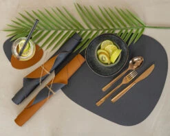 Jay Hill Onderzetters - Vegan Leer - Zwart / Cognac - Organic - Dubbelzijdig - 13 X 11 Cm - 6 Stuks -Speciaalzaken Voor Keukengerei placemat 5 8