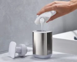Joseph Joseph Zeepdispenser Presto -Speciaalzaken Voor Keukengerei presto steel white iu2 5422f4d1 7b11 440d a409 019311a050c2 2000x 1