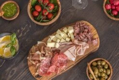 Jay Hill Serveerplank Tunea - Olijfhout - Met Schors - 33 X 15 Cm 14 Jay Hill Serveerplank Tunea - Olijfhout - Met Schors - 33 X 15 Cm -Speciaalzaken Voor Keukengerei product 4 4