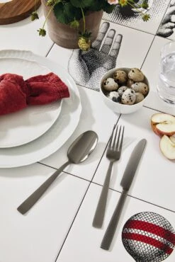 Sambonet Bestekset Flat - Zwart - 24 Delig / 6 Personen -Speciaalzaken Voor Keukengerei sambonet bestekset flat zwart sfeer3