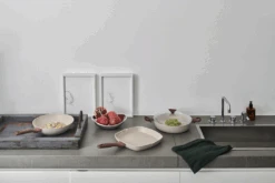 Sambonet Grillpan Rock 'n' Rose - Creme - 28 X 28 Cm - Standaard Anti-aanbaklaag -Speciaalzaken Voor Keukengerei sambonet rock n rose sfeer4 1