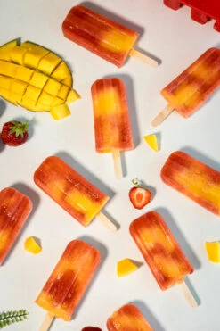 Sareva IJsjesmaker - 10 Ijsjes - Rood - Siliconen - Easy Release - Herbruikbaar -Speciaalzaken Voor Keukengerei sareva ijsjesmaker