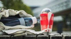 Sareva Muesli Beker - Met Lepel - Yoghurt 2 Go - Rood -Speciaalzaken Voor Keukengerei sfeer 3