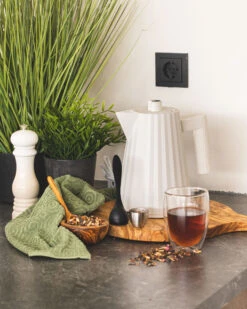 Alessi Waterkoker Plissé - Droogkookbeveiliging - Wit - Michele De Lucchi - 1 Liter - MDL06/1 W -Speciaalzaken Voor Keukengerei waterkoker klein 1